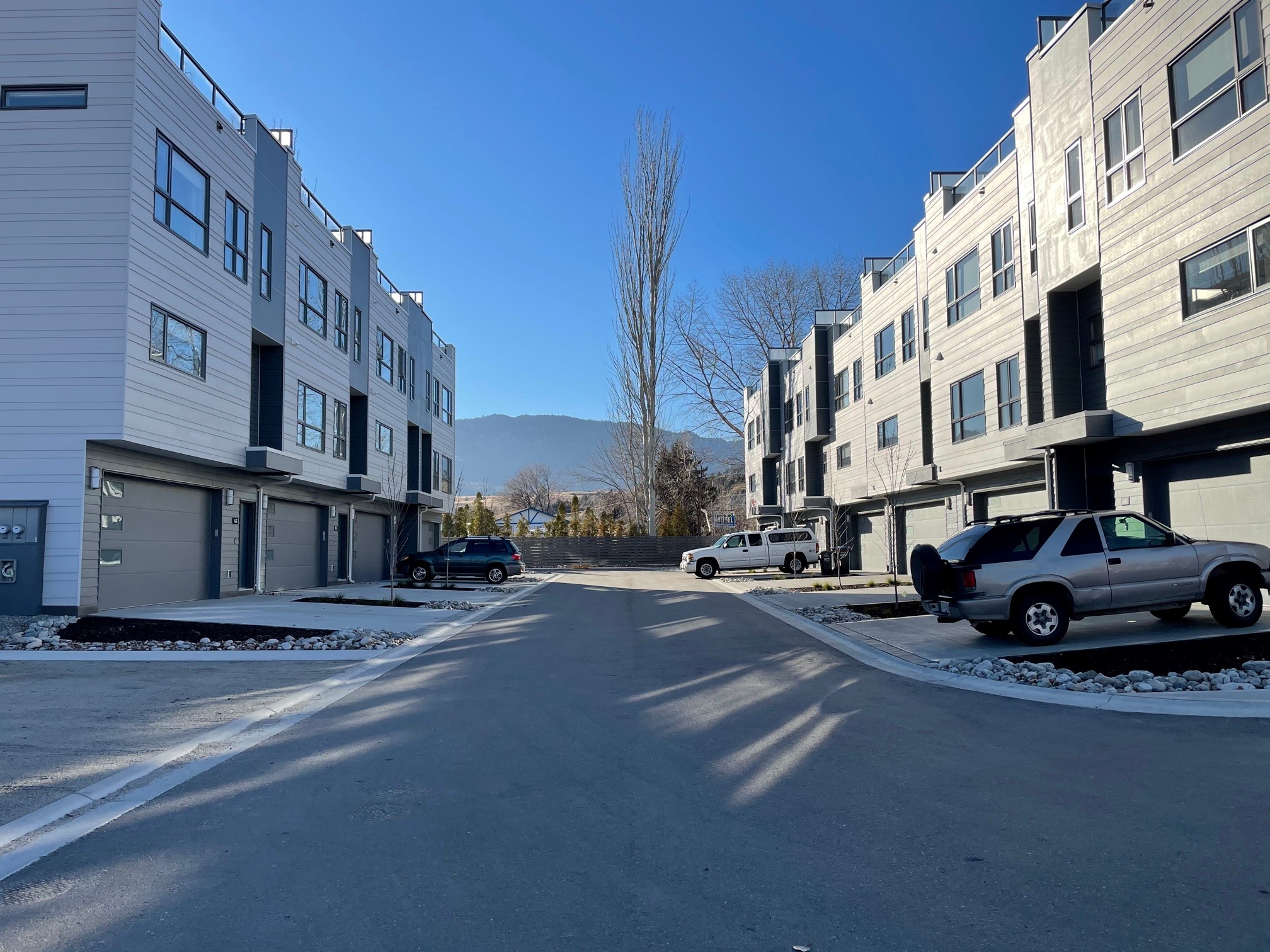 6 Riverside townhomes complete