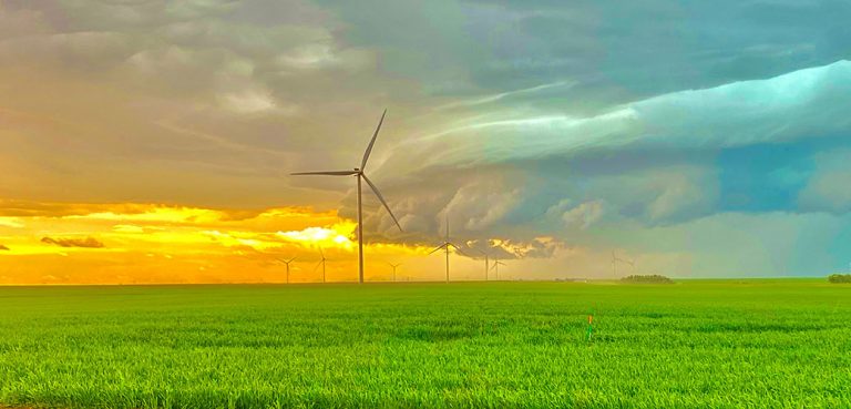 WindFarmStormRollingIn_1040x500 Wind farm in Alberta