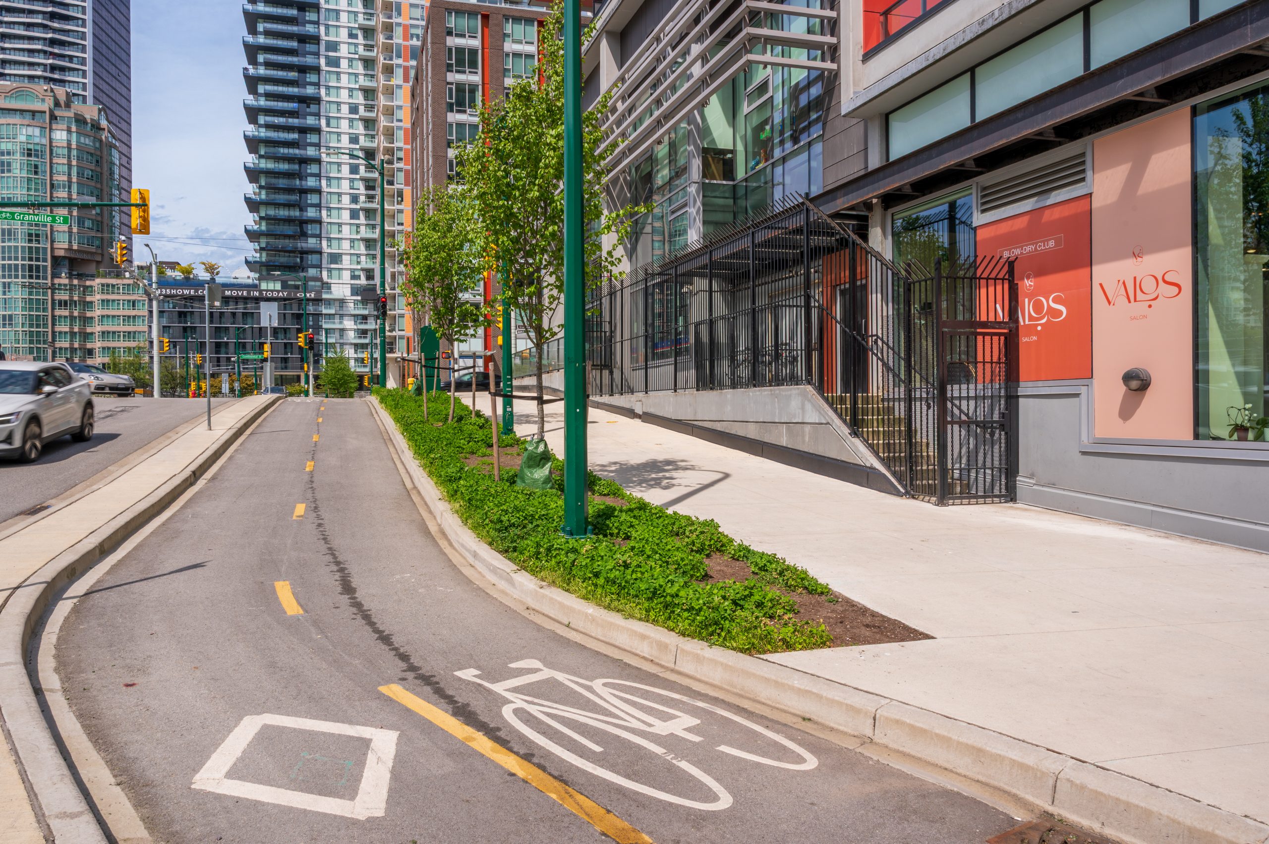 Separated Walking and Cycling Facilities Improve User Safety The Interim Connector design at Granville Bridge featuring separated facilities for cycling and walking.